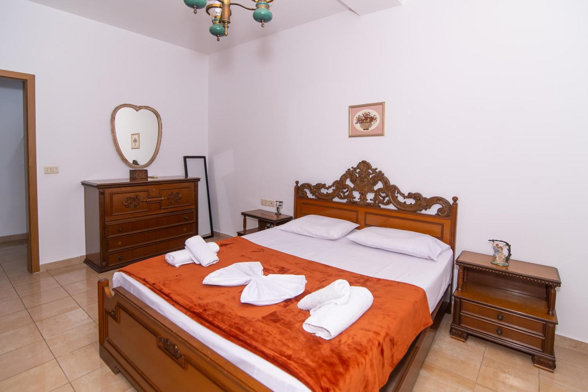 Vintage Blloku Apartment Tiranë Ngoại thất bức ảnh