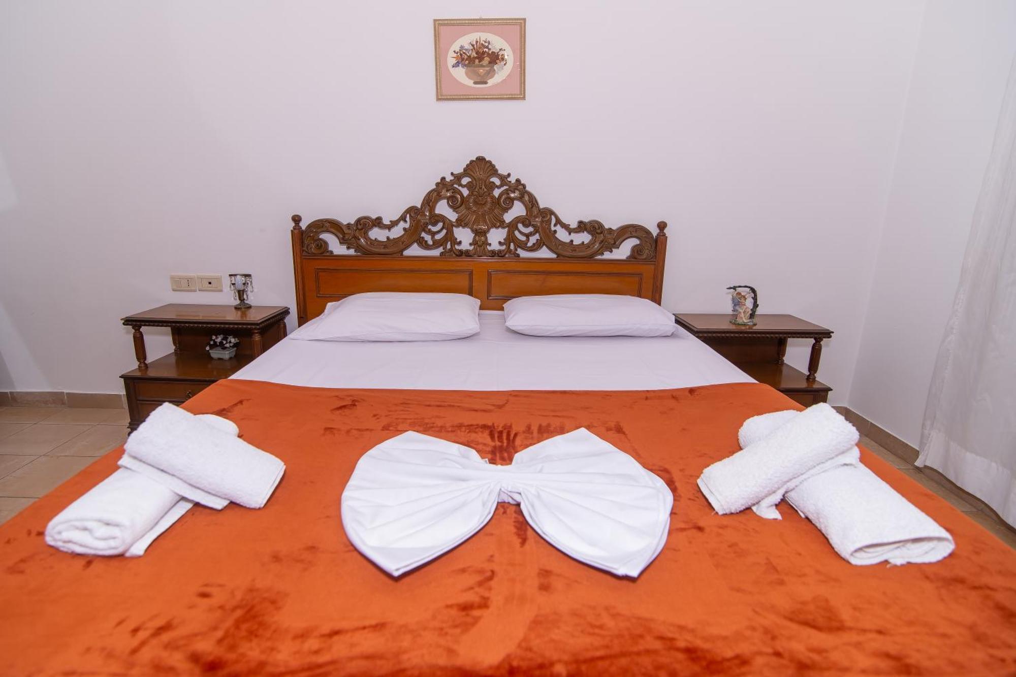 Vintage Blloku Apartment Tiranë Ngoại thất bức ảnh