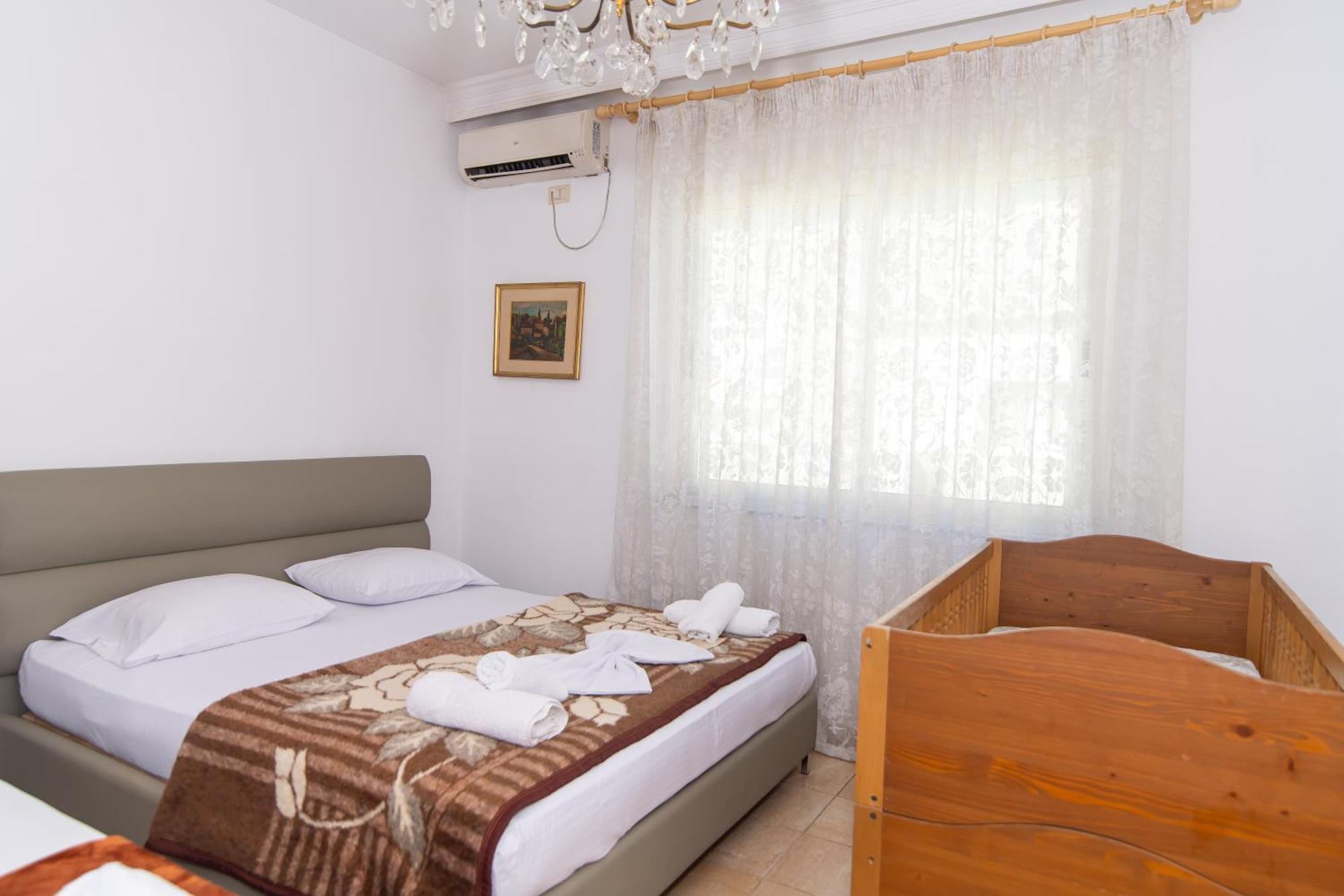 Vintage Blloku Apartment Tiranë Ngoại thất bức ảnh