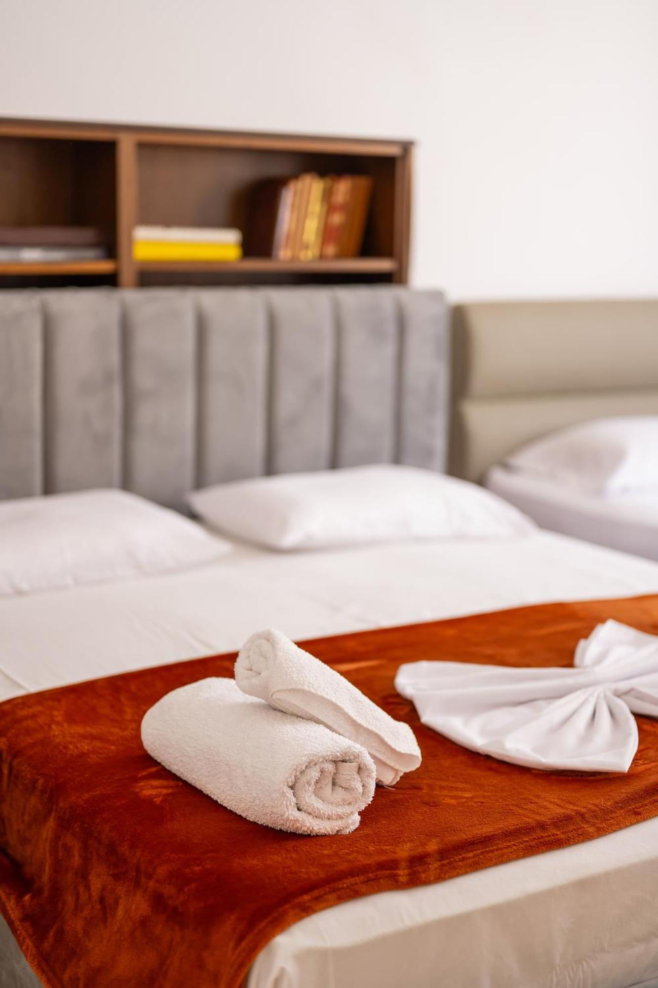 Vintage Blloku Apartment Tiranë Ngoại thất bức ảnh