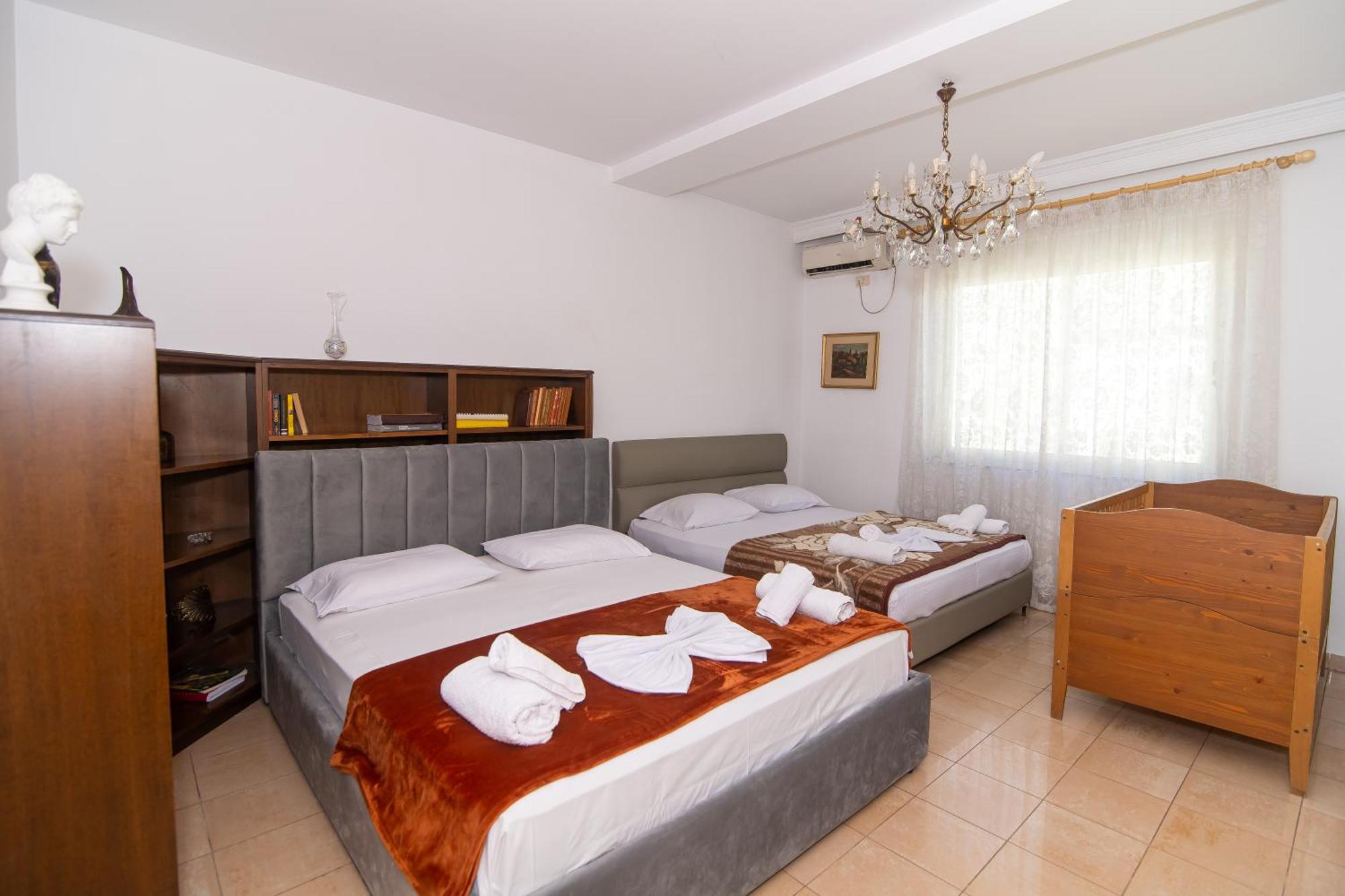 Vintage Blloku Apartment Tiranë Ngoại thất bức ảnh