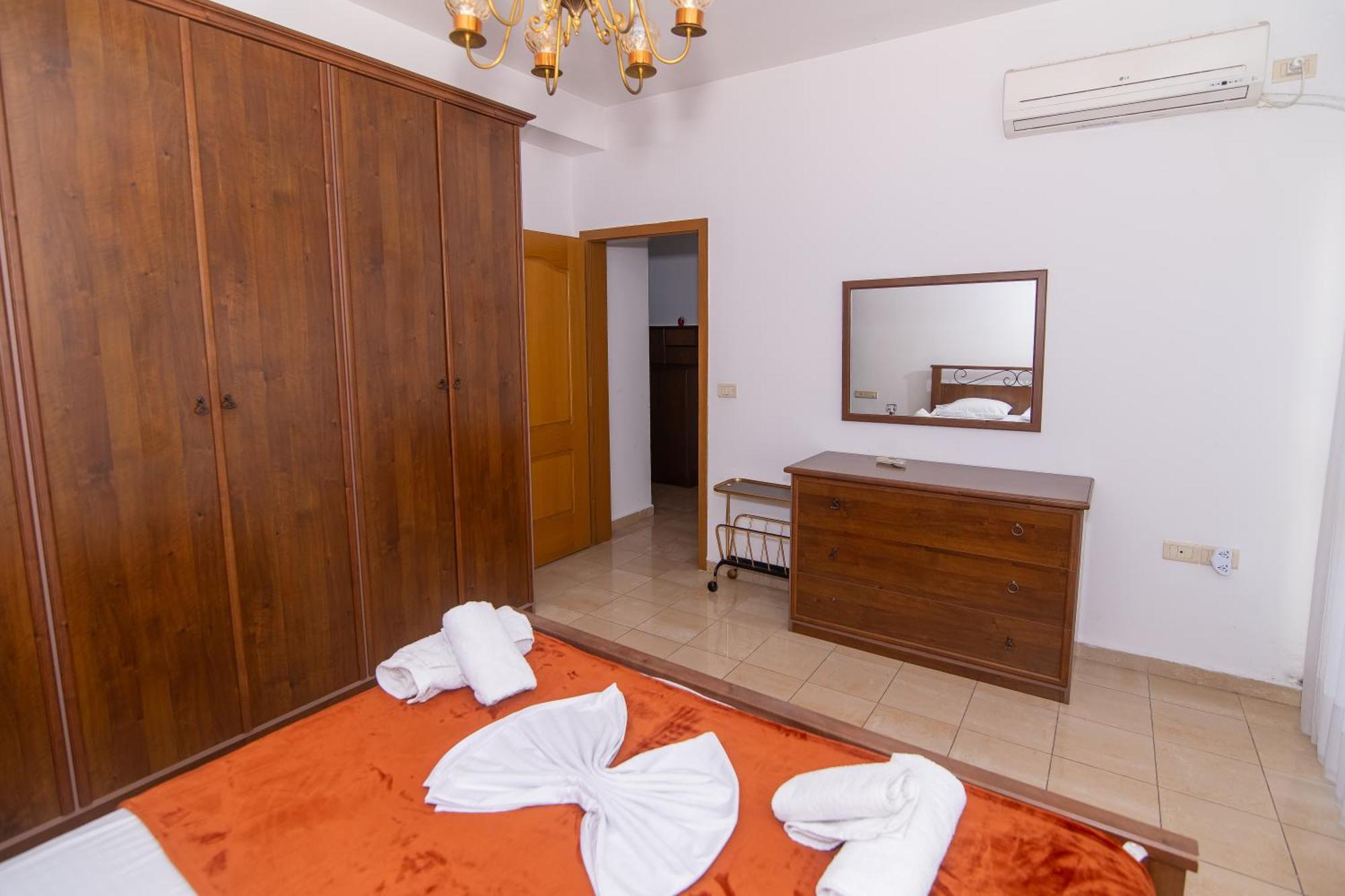 Vintage Blloku Apartment Tiranë Ngoại thất bức ảnh